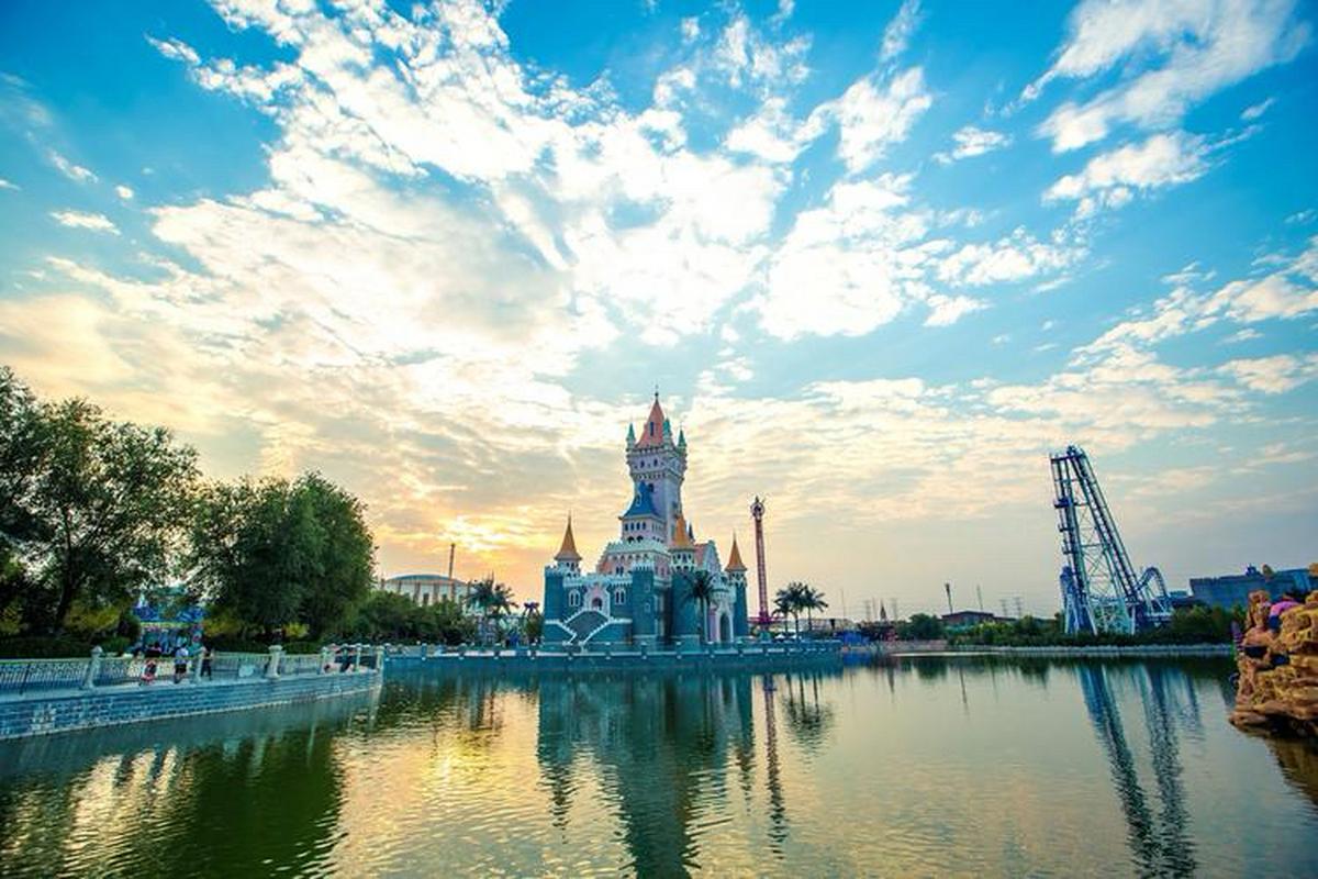 芜湖方特欢乐世界梦幻王国_芜湖方特梦幻王国和欢乐世界哪个好玩_芜湖方特梦幻王国游乐园攻略