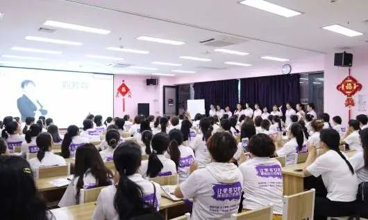 家政公司加盟多少钱_家政公司加盟费用高吗_家政公司加盟费一般多少钱