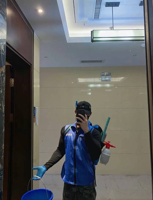 西宁城东区擦玻璃的电话号码_西宁擦玻璃家政公司_西宁市城东区家政服务专业擦玻璃