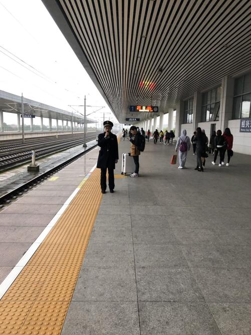 广州钢结构雨棚_雨棚钢结构图_广东钢结构雨棚厂家
