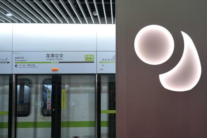 四川成都钢结构雨棚_成都玻璃雨棚钢架_成都雨棚厂家