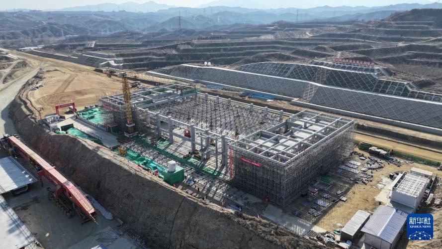 建筑钢网架安装视频_钢网架连接方式_钢结构网架安装视频