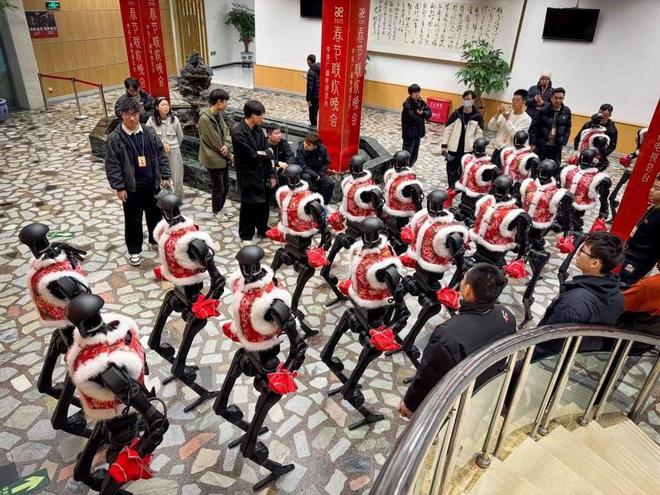 春晚机器人扭秧歌的“秘密武器”是什么？通过AI算法“拿捏”音乐节奏__春晚机器人扭秧歌的“秘密武器”是什么？通过AI算法“拿捏”音乐节奏