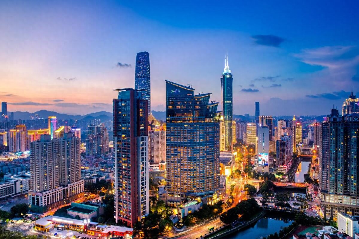 2025年深圳房价预测：政策调控、经济环境、人口需求与土地供应的影响分析
