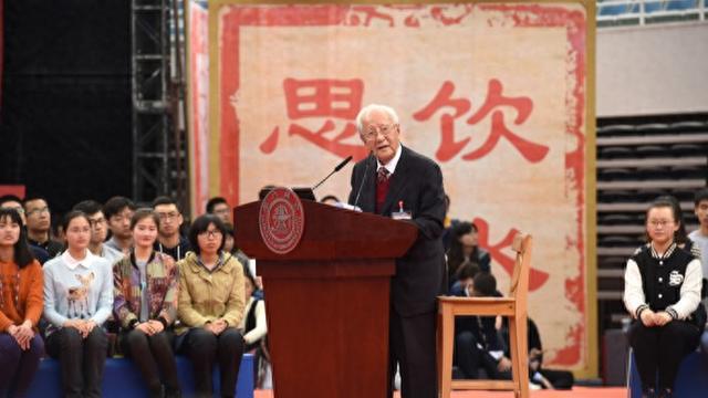 _核潜艇院士逝世_核潜艇之父看望母亲