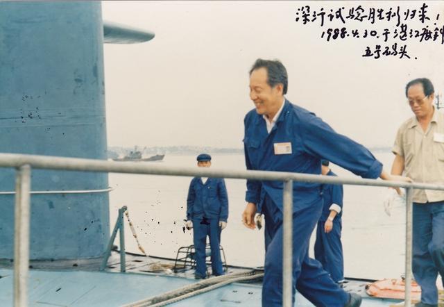核潜艇院士逝世__核潜艇之父看望母亲