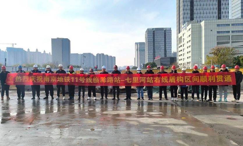 应县木塔暗层结构_地下城堡暗钢_现场暗红色的钢结构