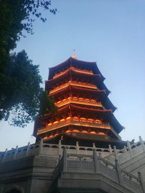 卧式暗装风机盘管结构_地下城堡2暗钢头盔图纸_现场暗红色的钢结构