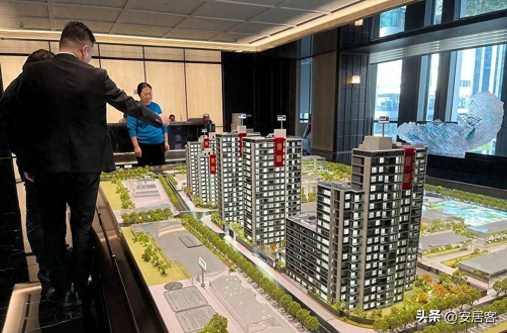 2024年楼市盘点：多个楼盘销售额破百亿，房地产市场分化趋势明显