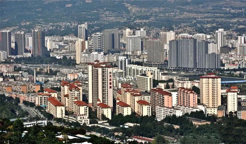 天水房价突破7000元/㎡大关，刚需族买房压力增大，如何选择理想住房？