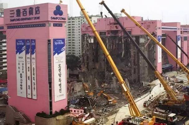 钢架停车场_停车楼钢结构施工方案_停车棚钢构图片