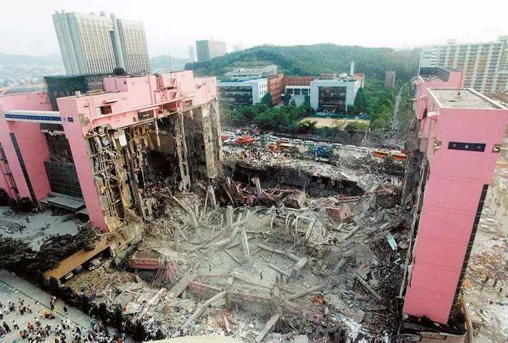 钢架停车场_停车楼钢结构施工方案_停车棚钢构图片
