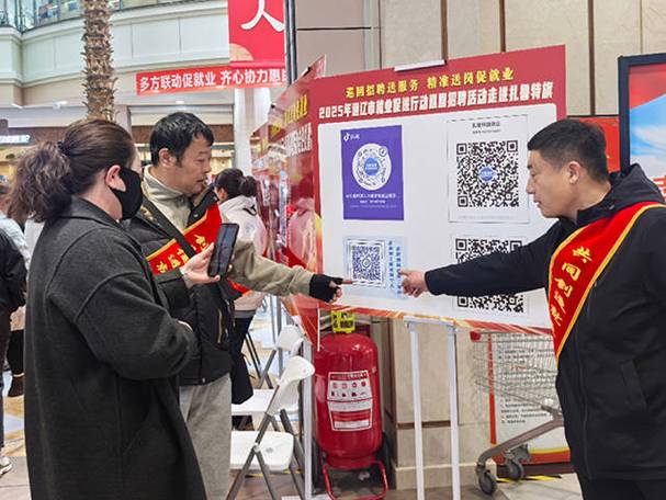 通辽市：“巡回招聘”助力求职者家门口就业