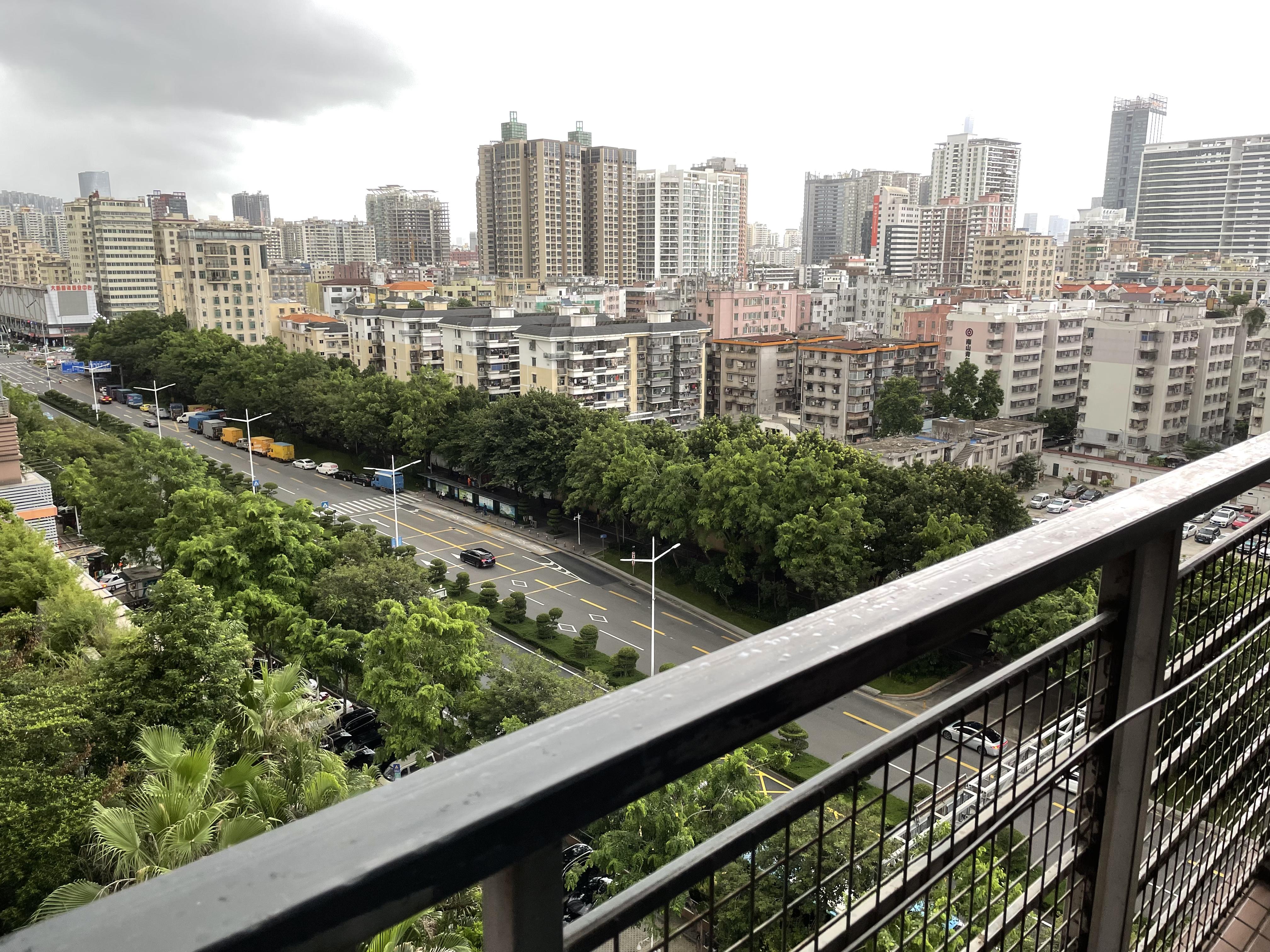 深圳二手房市场现状：价格连降、成交量低迷，中介两个月才开一单