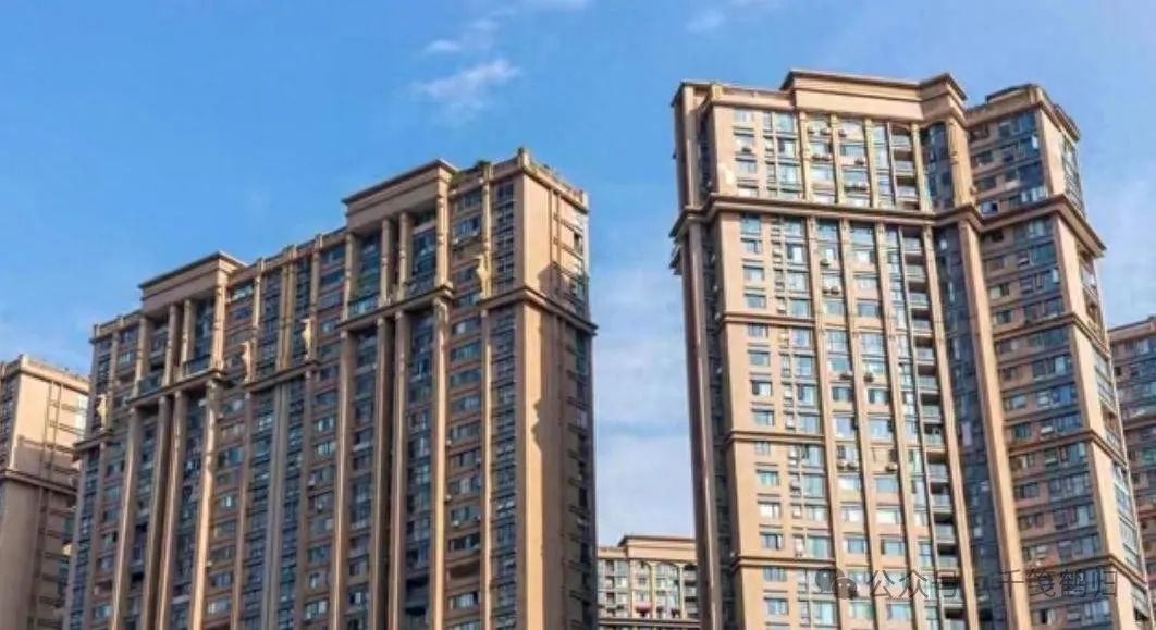 房价下跌引热议，2025 年买房与否？听听房地产老江湖怎么说