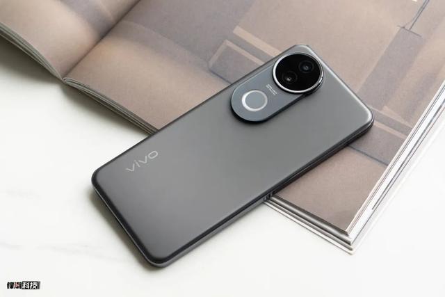 5月，这些刚公布的国产新机，全是冲着iPhone来的__5月，这些刚公布的国产新机，全是冲着iPhone来的