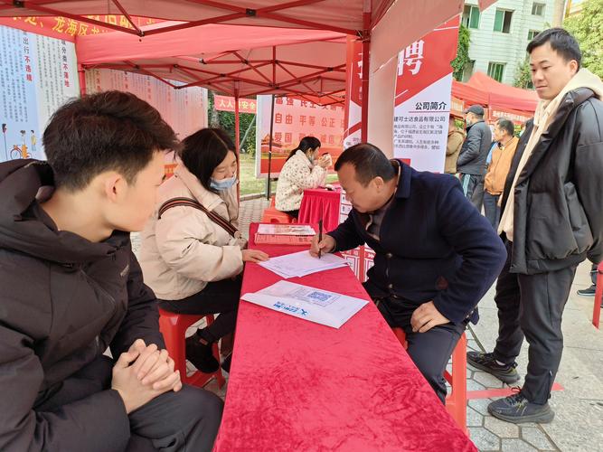 漳州市2025年“民营企业服务月”就业夜市招聘会：线上线下联动，百岗万薪点燃就业新希望！