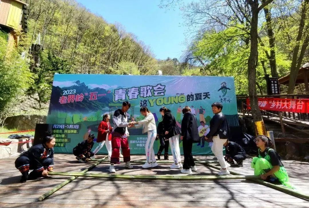 熙攘的游客，救不活叫苦的旅游企业_熙攘的游客，救不活叫苦的旅游企业_
