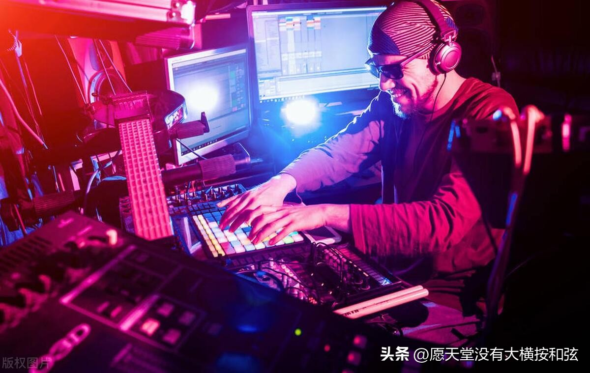 DJ版音乐与DJ关系_DJ台上工作细节_dj软件