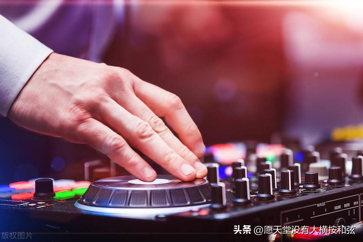 dj软件_DJ台上工作细节_DJ版音乐与DJ关系