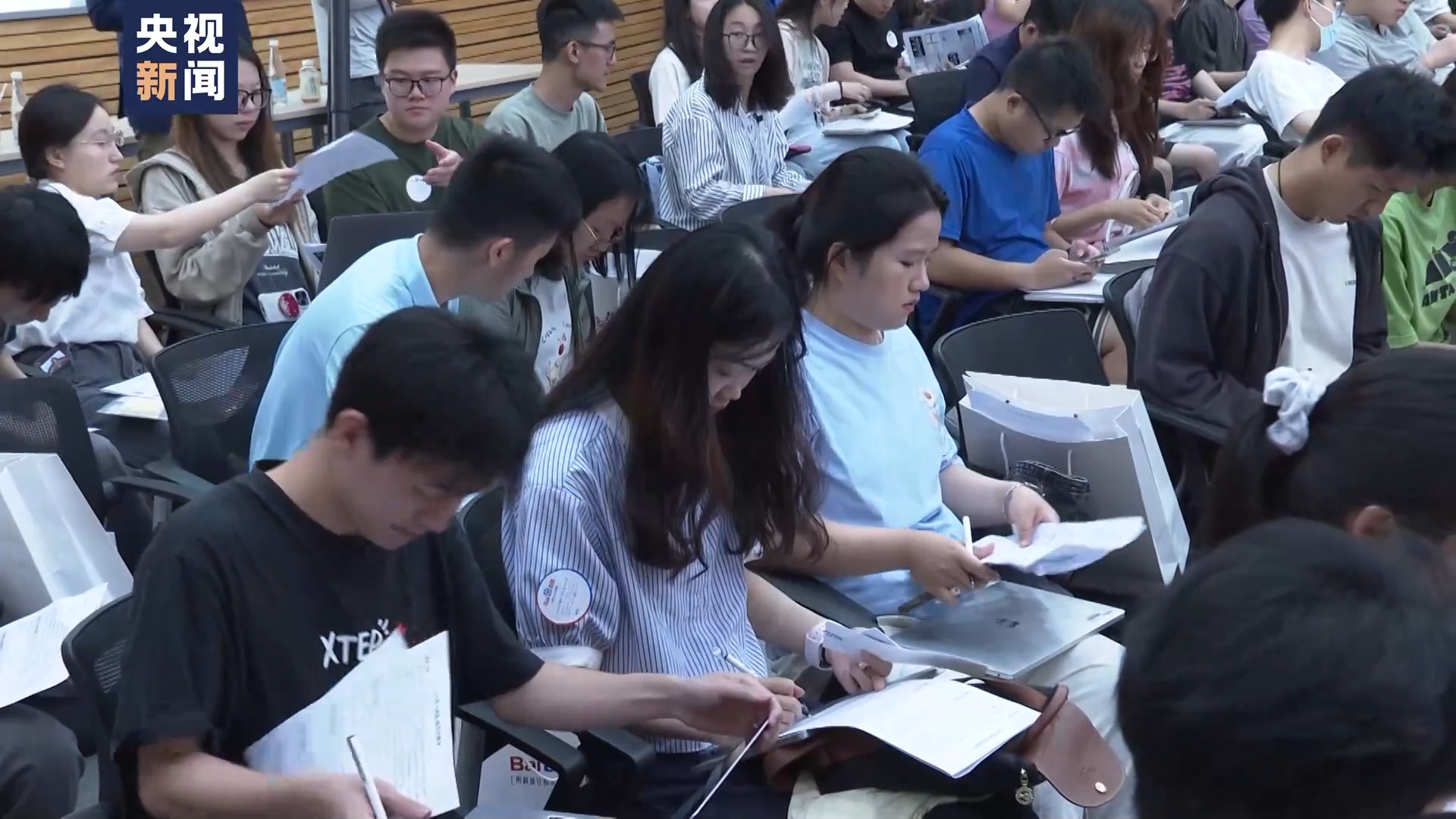 招聘信息_互联网企业大规模校招计划_高校招聘会专业技能人才受企业青睐