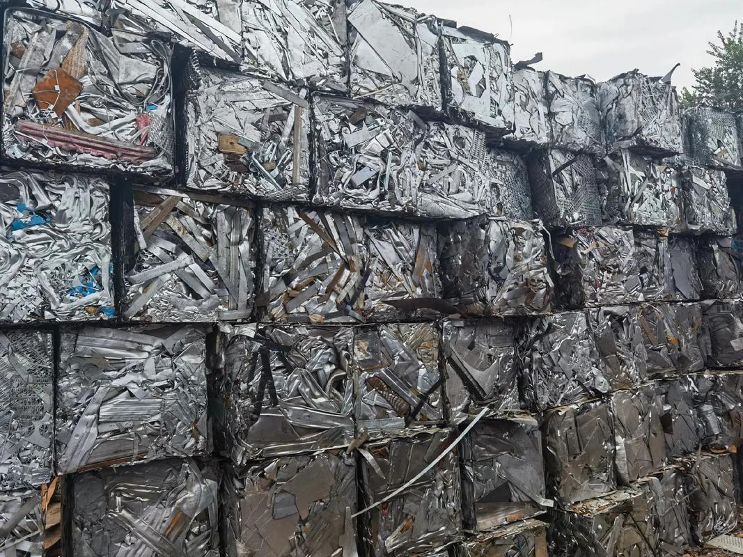 废铁回收废钢回收_双碳目标下钢铁行业绿色转型_废钢加工配送服务